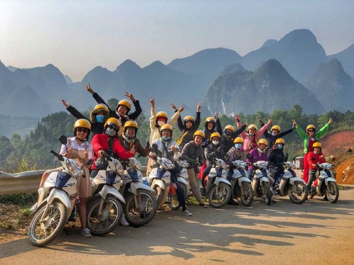 Tour xe máy Hà Giang mang đến những trải nghiệm rất đặc biệt cho các cá nhân, cặp đôi, nhóm bạn và gia đình
